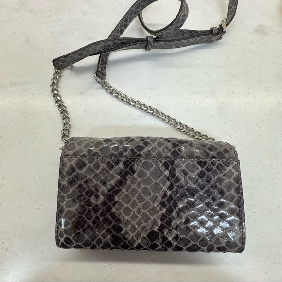 Michael Kors EUC Snake Print Gray Leather Phone Crossbody Purse Wallet Chain - Picture 8 of 10